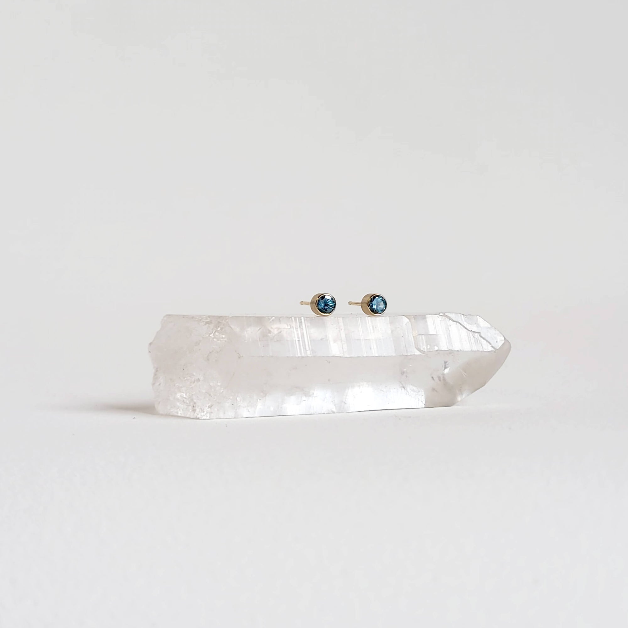 Brilliant Blue Montana Sapphire Stud Earrings in Yellow Gold