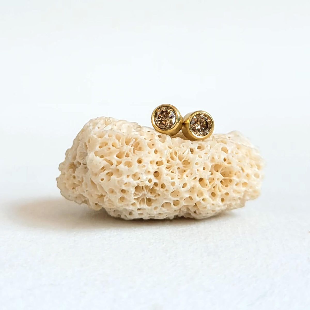 Round Brilliant Champagne Diamond Earrings in Yellow Gold