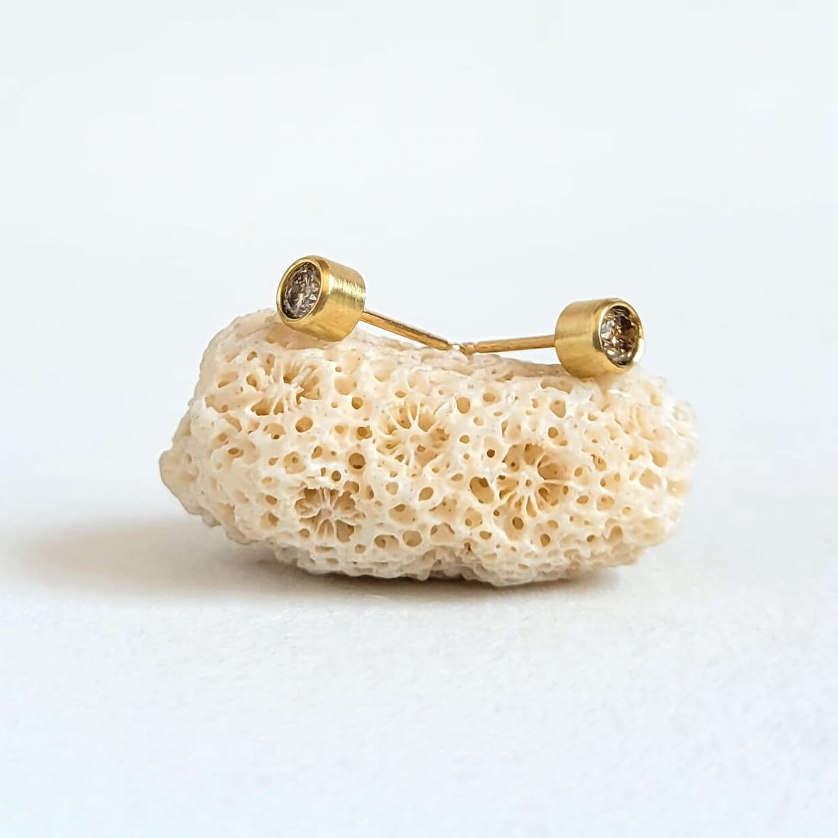 Round Brilliant Champagne Diamond Earrings in Yellow Gold