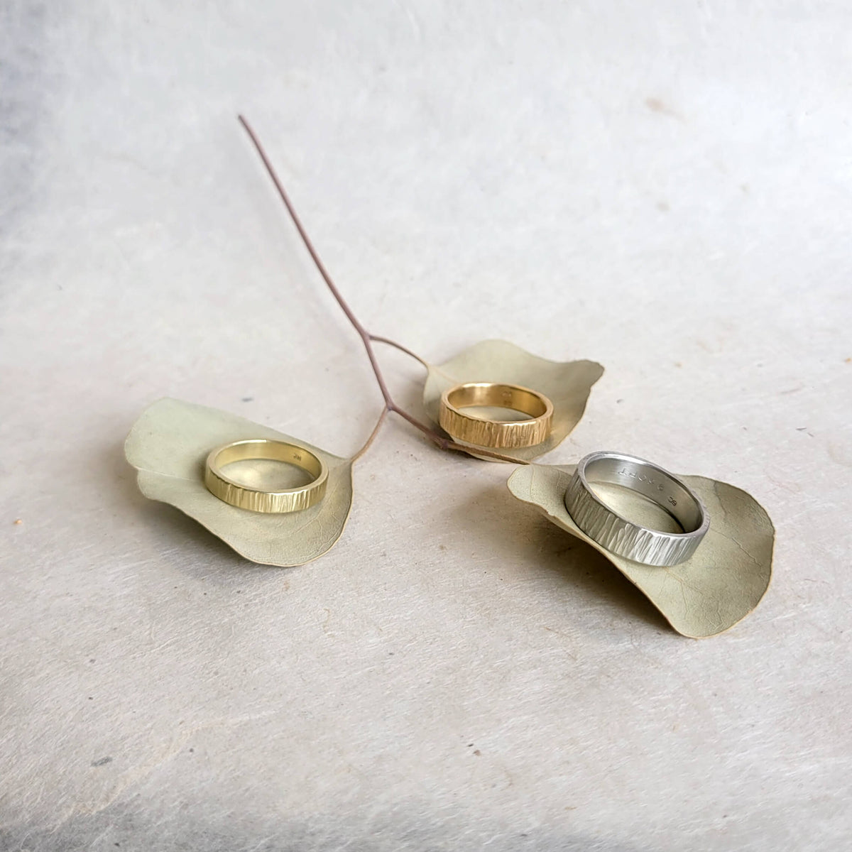 5mm Linear Hammered Band in 14k Yellow Gold