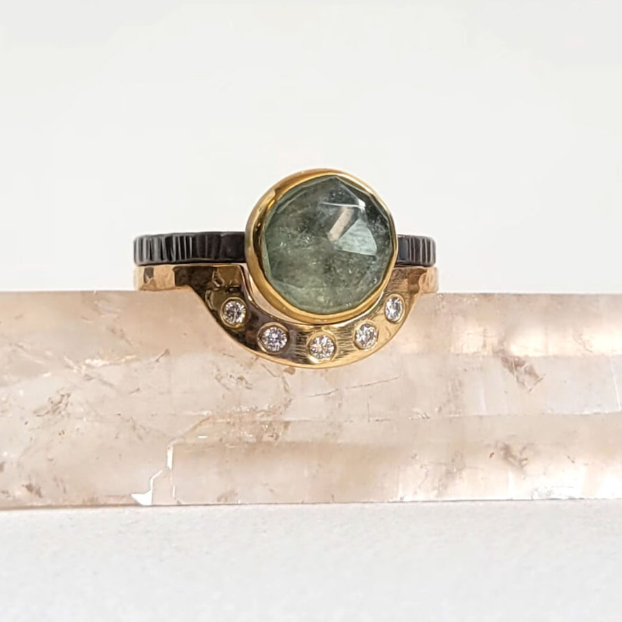 Bright Green Sapphire Ring in 18k Yellow Gold Bezel and Linear Hammered Palladium