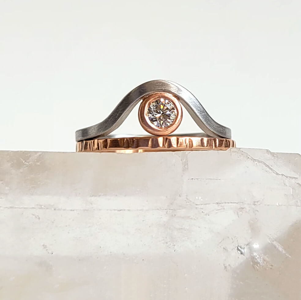 Contour Band in Platinum with Rose Gold and a Diamond