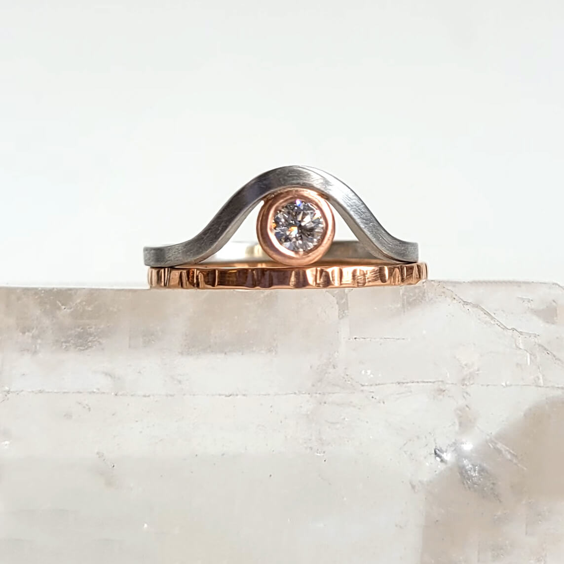 Contour Band in Platinum with Rose Gold and a Diamond