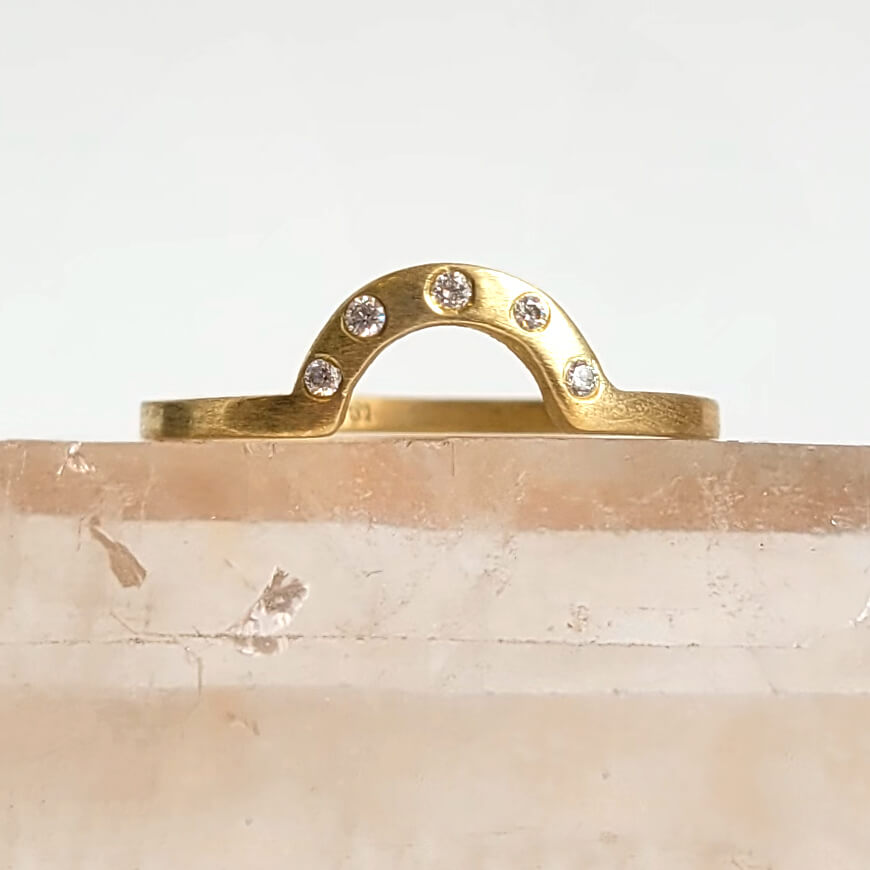 Smooth Contour Band in 18k Yellow Gold w/Diamonds