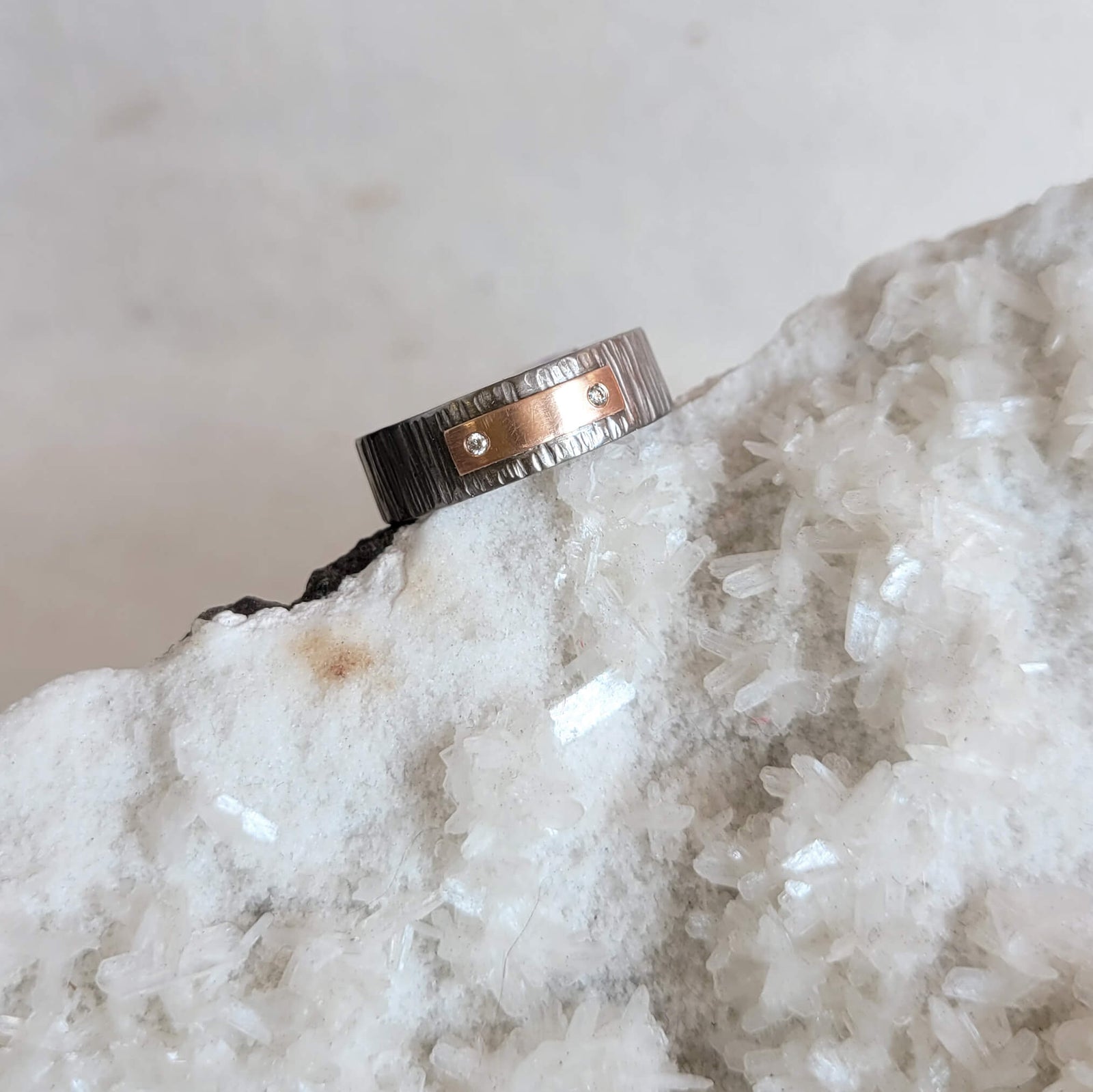 6mm Rivet Band in Palladium and Red Gold with White Diamonds