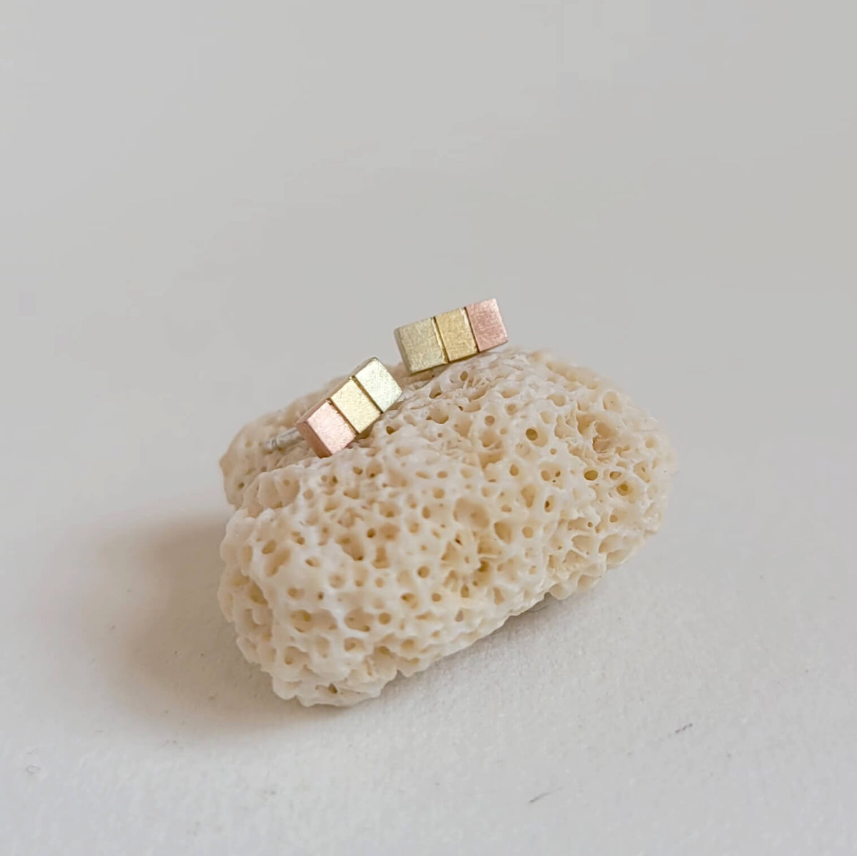 Bar Studs in Rainbow Gold