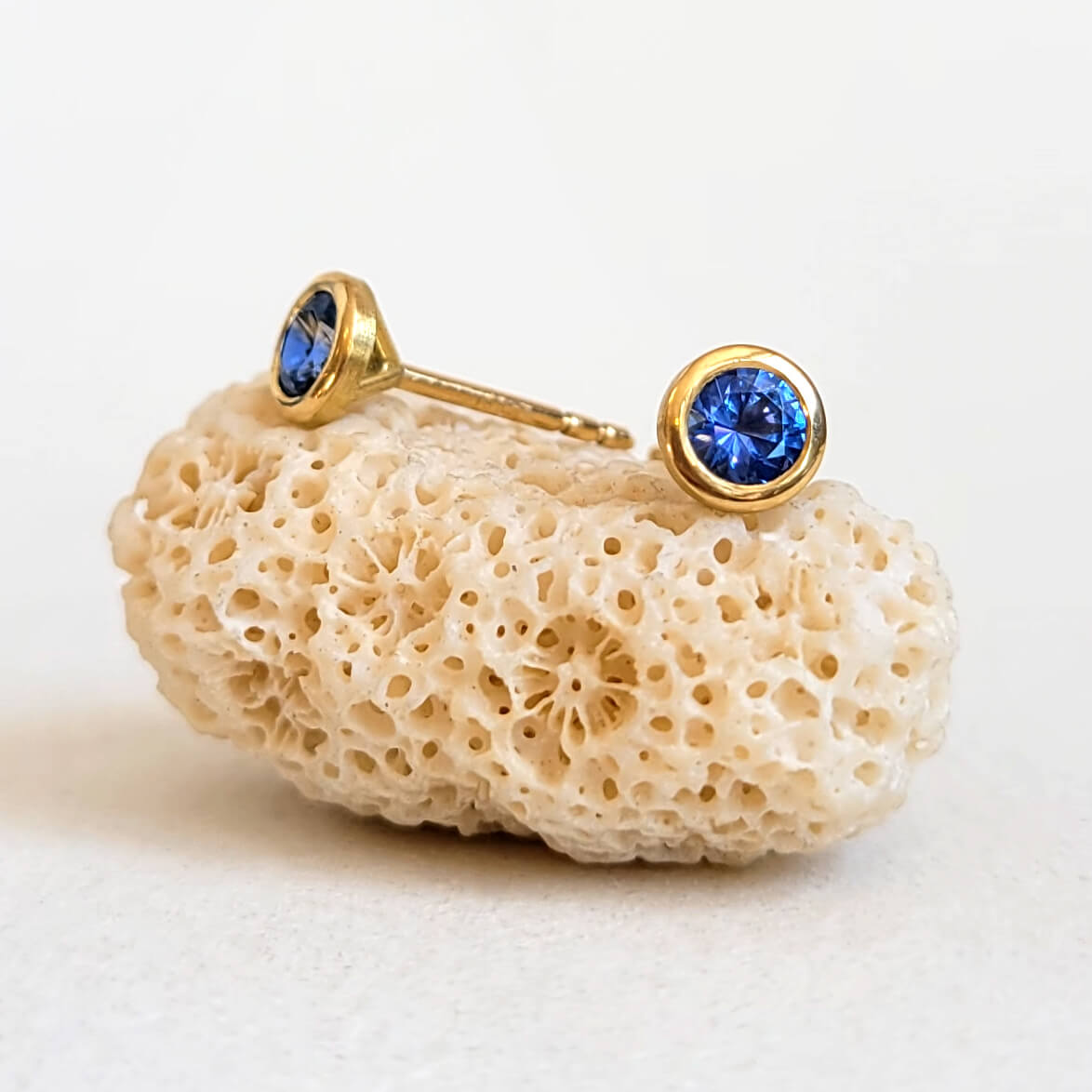 Blue Sapphire Stud Earrings in Yellow Gold Martini Settings