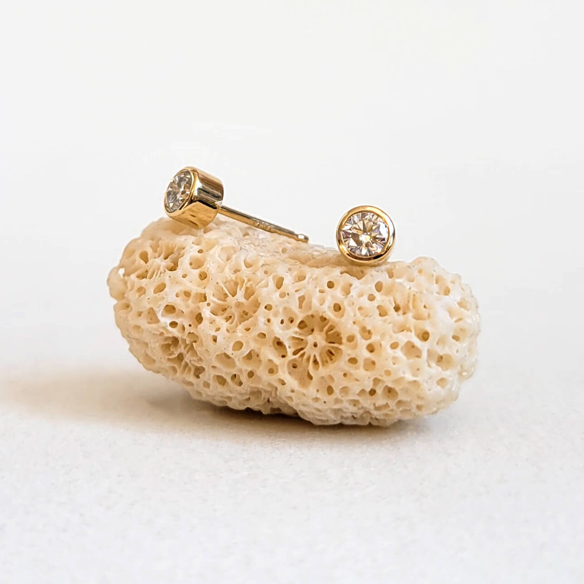 Lab-Grown White Diamond Stud Earrings in Yellow Gold