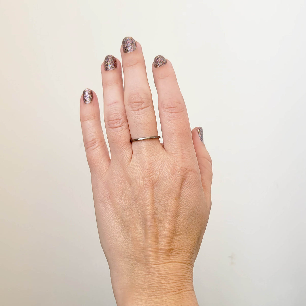 1.6mm Round Hammered Band in Palladium