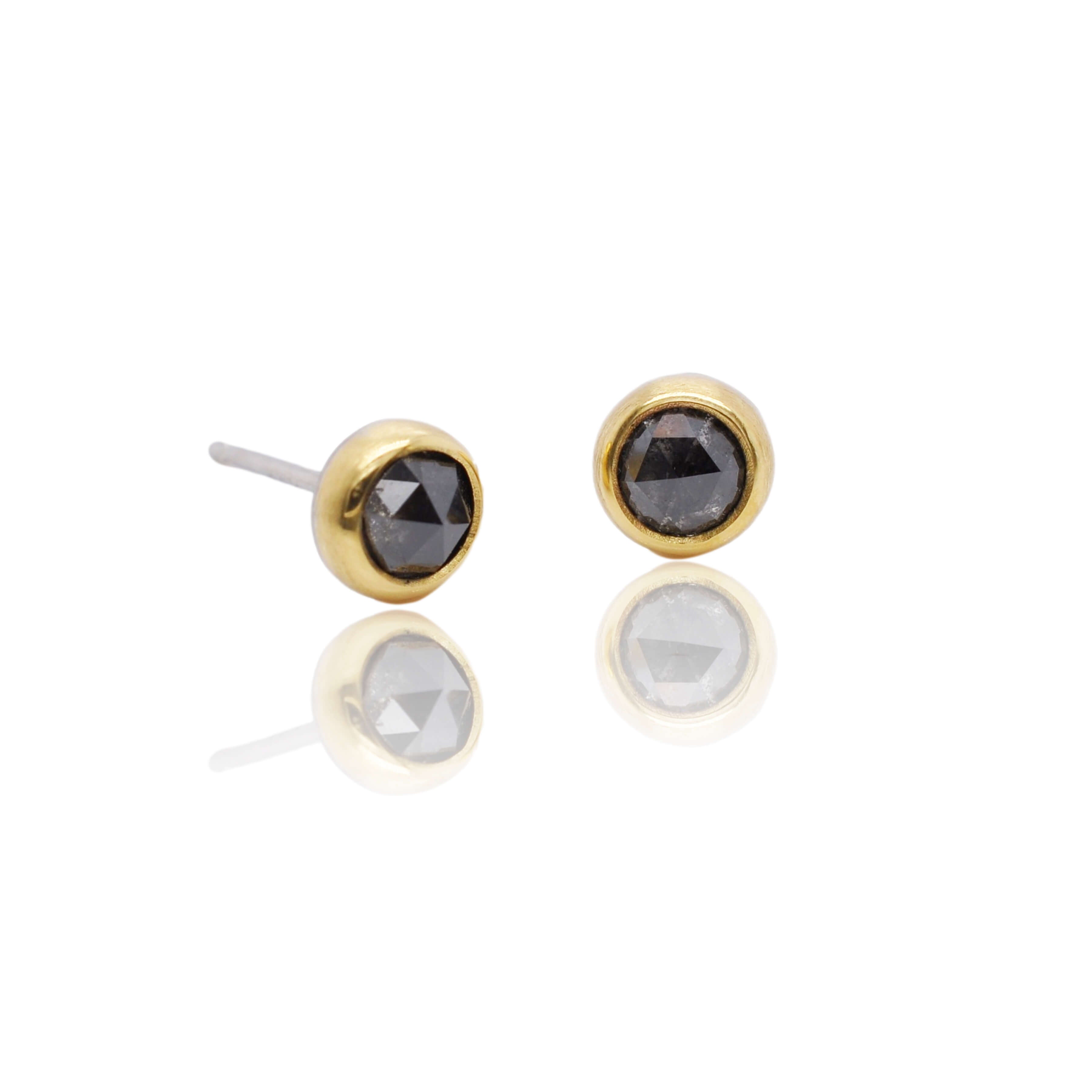 Aesthetic Design Dainty Gold Earrings, 14k Solid Gold Studs Earrings, –  GeumJewels