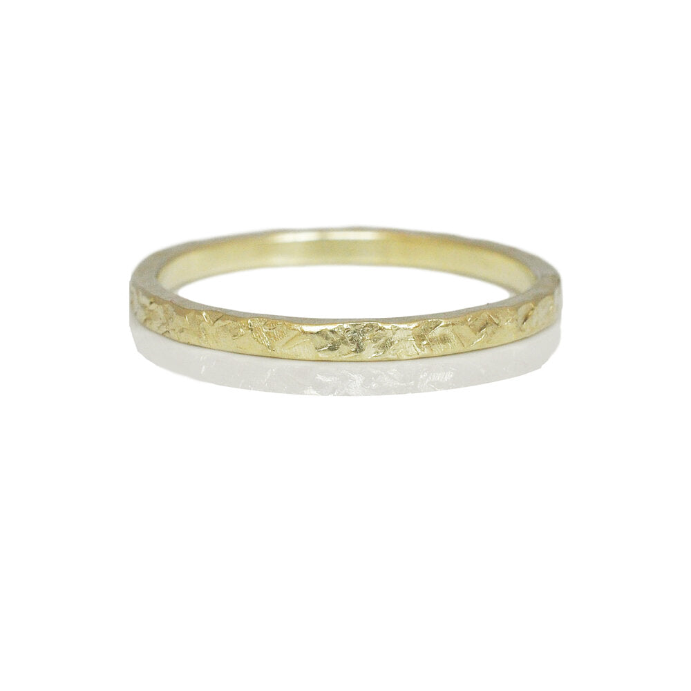 1.5mm Hammered Band in Green Gold